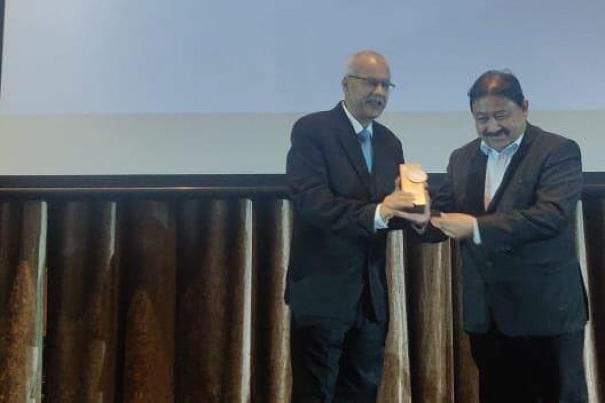 conferred-medical-excellence-award-IHH-Medical-Excellence-Award-in-Singapore.-Sept-23-qcxcmbcywvstahhvpbej6cwsi7igxs1e7n2m0y67u0